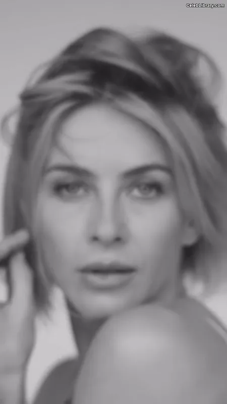 Julianne Hough photo 14 of 697