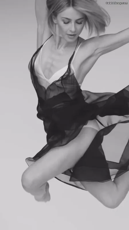Julianne Hough photo 15 of 697