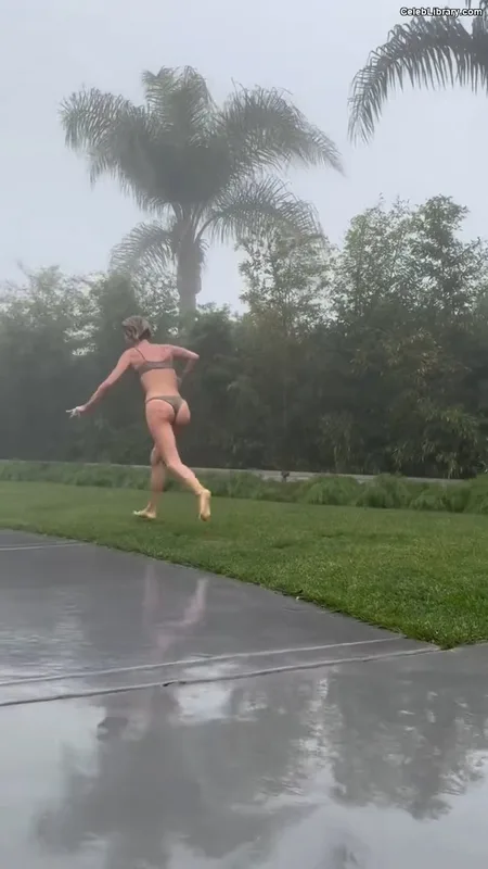 Julianne Hough photo 15 of 697