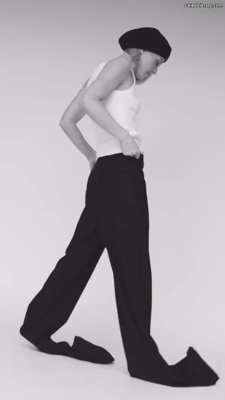 Julianne Hough photo 19 of 697