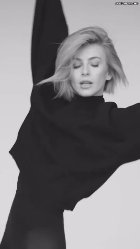 Julianne Hough photo 1 of 697