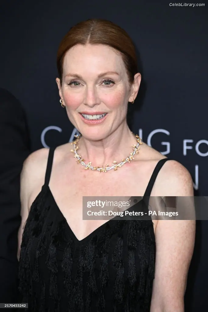 Julianne Moore photo 20 of 136