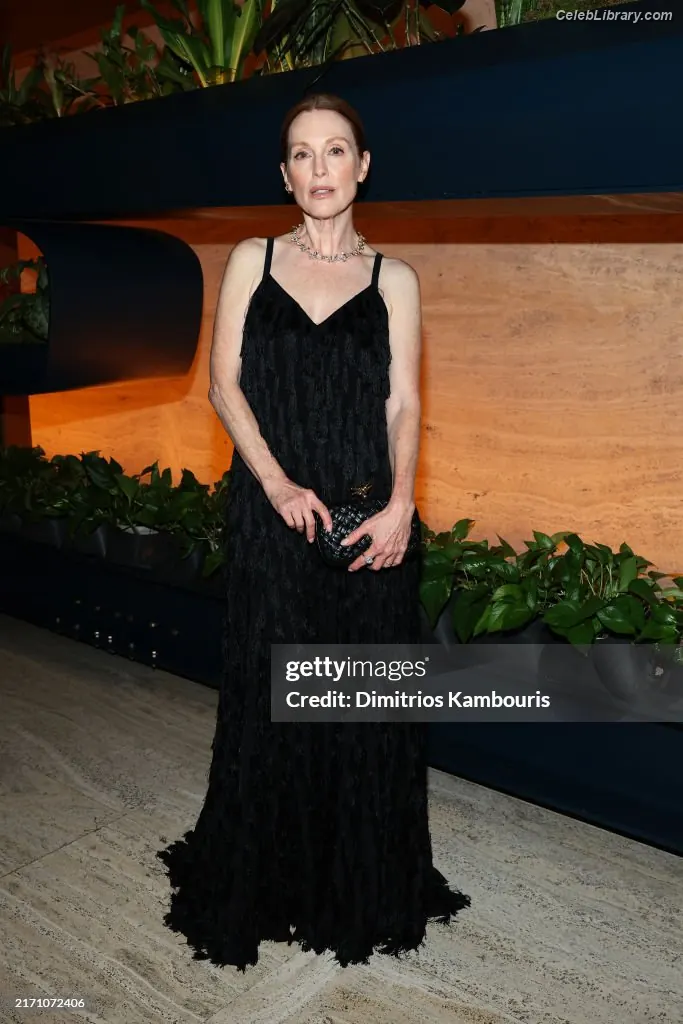 Julianne Moore photo 4 of 136