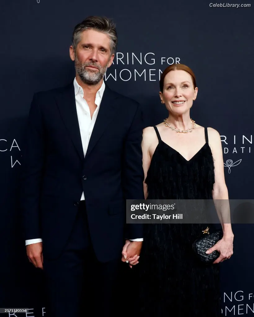 Julianne Moore photo 8 of 136