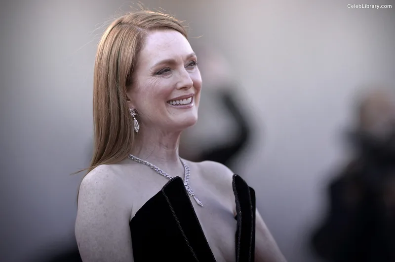 Julianne Moore photo 1 of 135