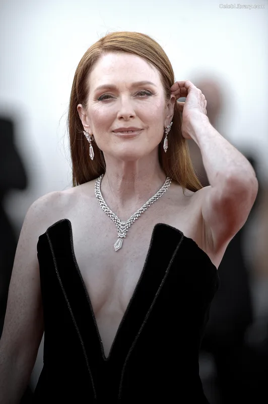 Julianne Moore photo 4 of 135