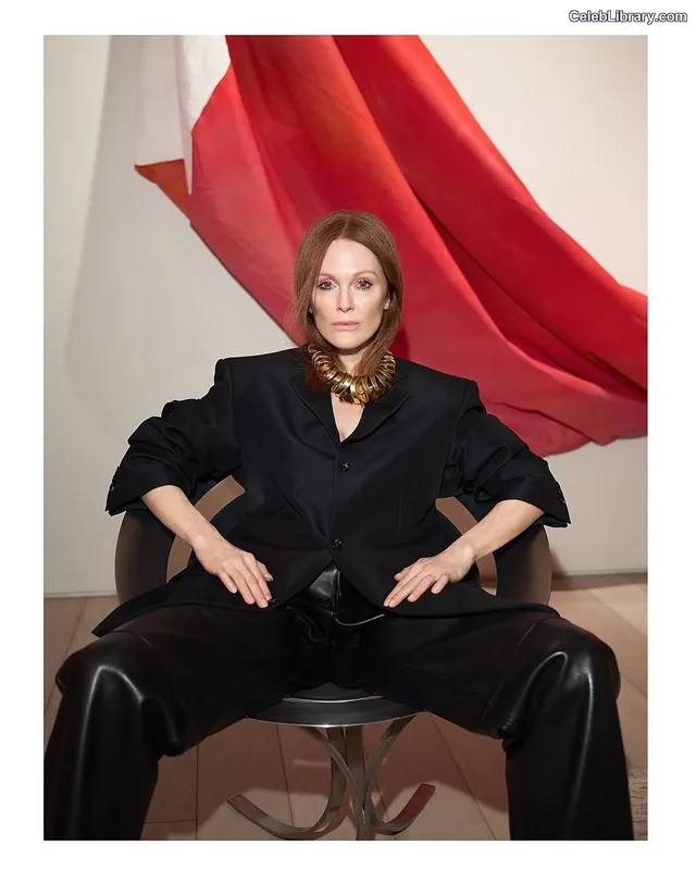 Julianne Moore photo 24 of 135