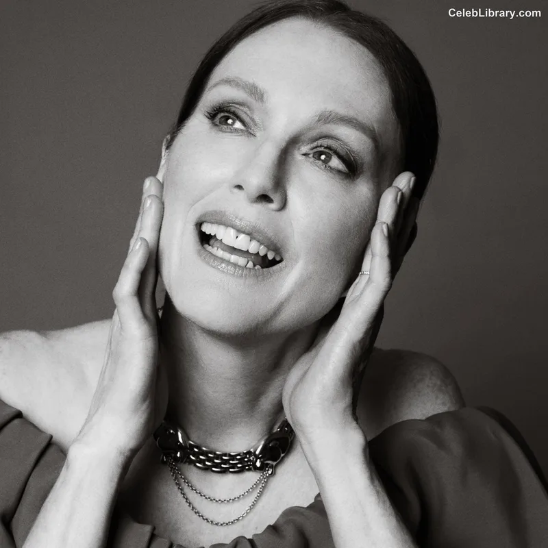 Julianne Moore photo 22 of 135