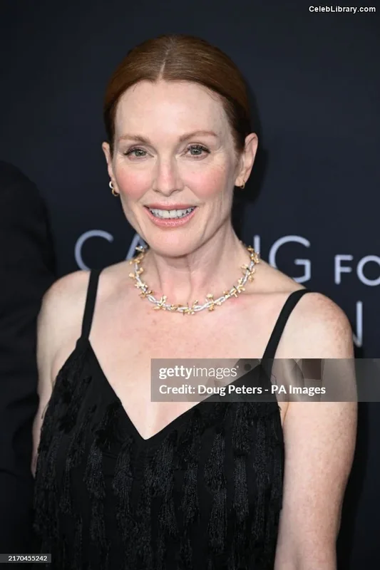 Julianne Moore photo 8 of 135