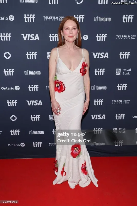 Julianne Moore photo 12 of 135
