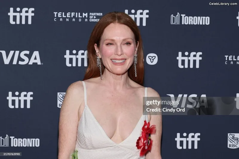 Julianne Moore photo 15 of 135