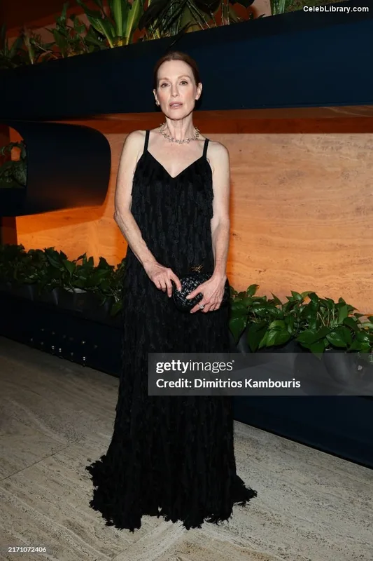 Julianne Moore photo 16 of 135