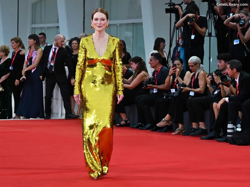 Julianne Moore photo 2 of 135