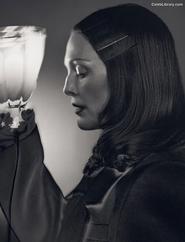 Julianne Moore photo 24 of 135