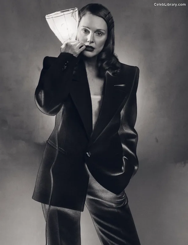 Julianne Moore photo 1 of 135