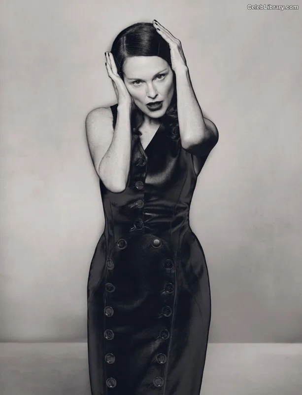 Julianne Moore photo 3 of 135