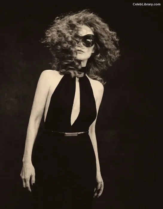 Julianne Moore photo 19 of 135