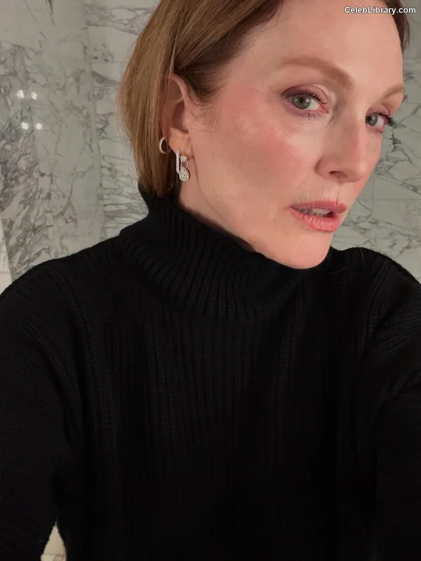 Julianne Moore photo 22 of 135