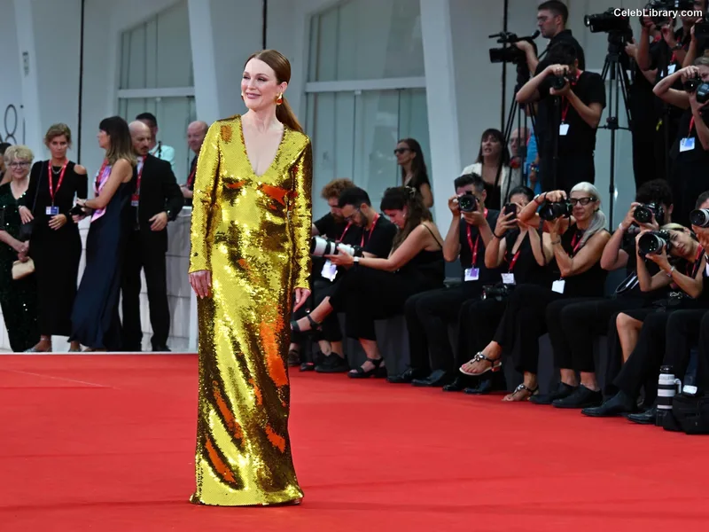 Julianne Moore photo 24 of 135
