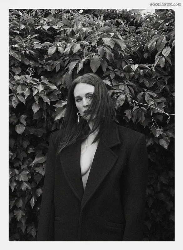 Julianne Moore photo 11 of 135