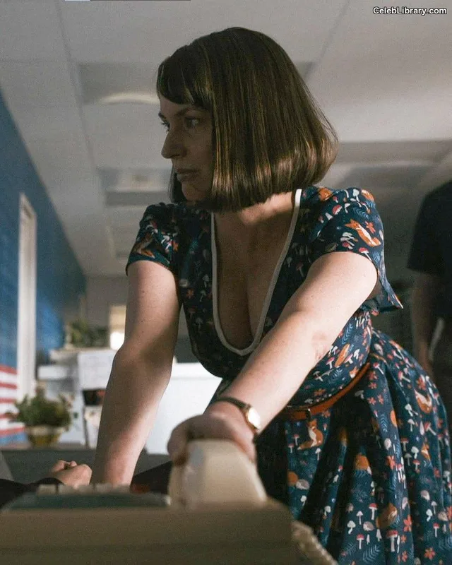 Julie Ann Emery photo 5 of 17
