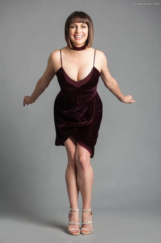 Julie Ann Emery photo 16 of 17