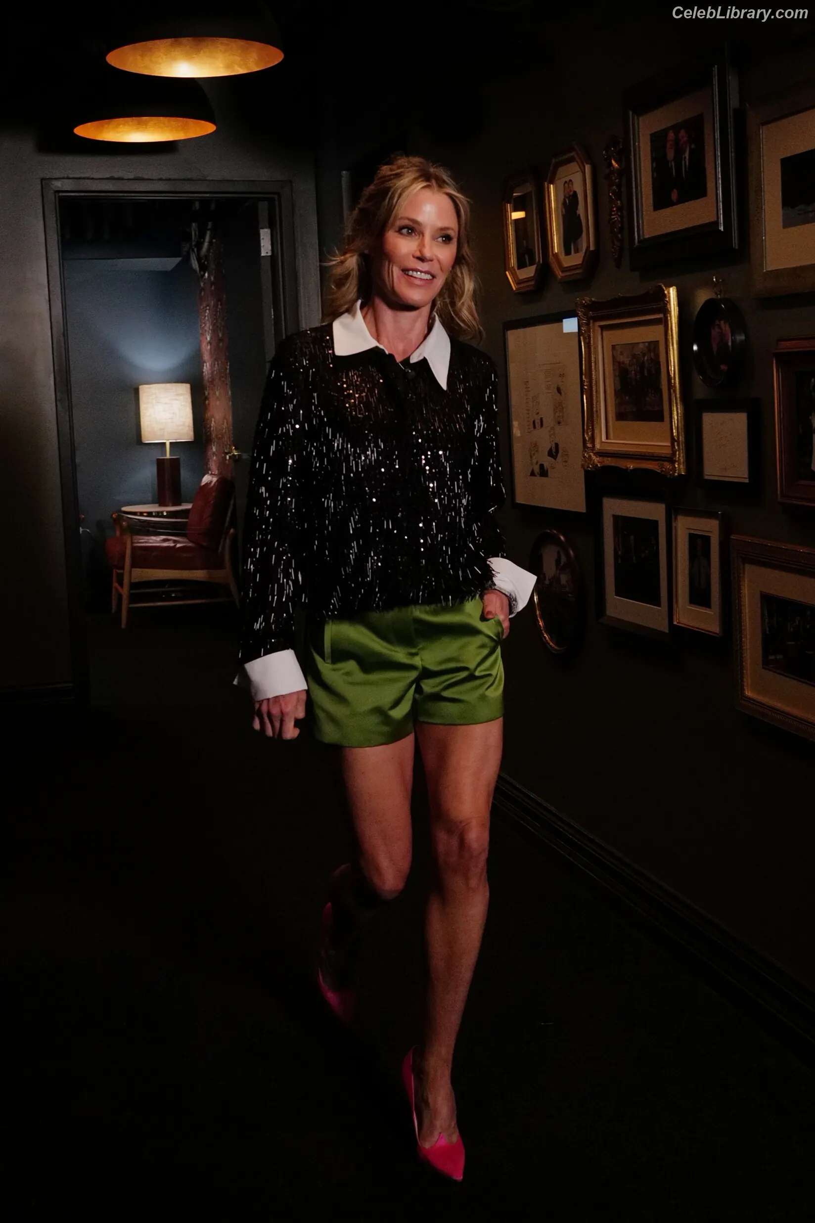 Julie Bowen photo 19 of 34