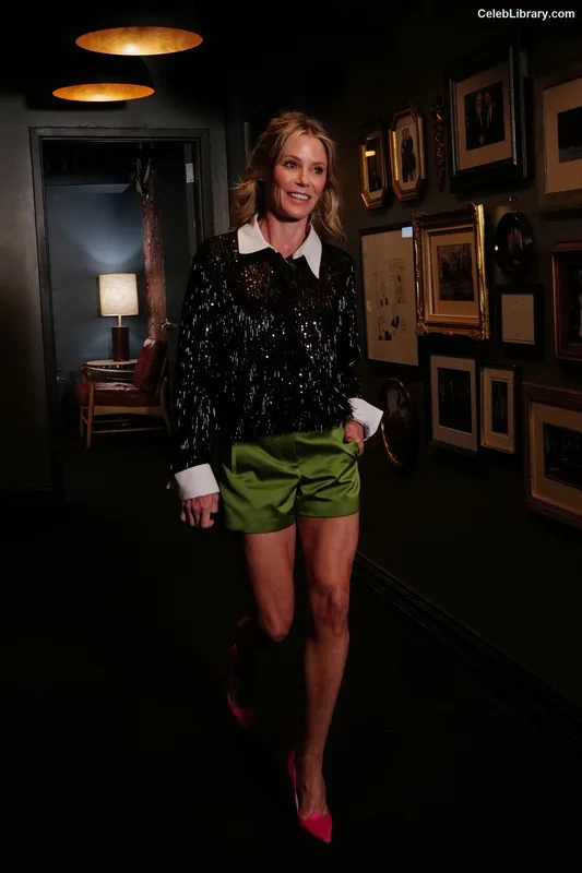 Julie Bowen photo 23 of 35