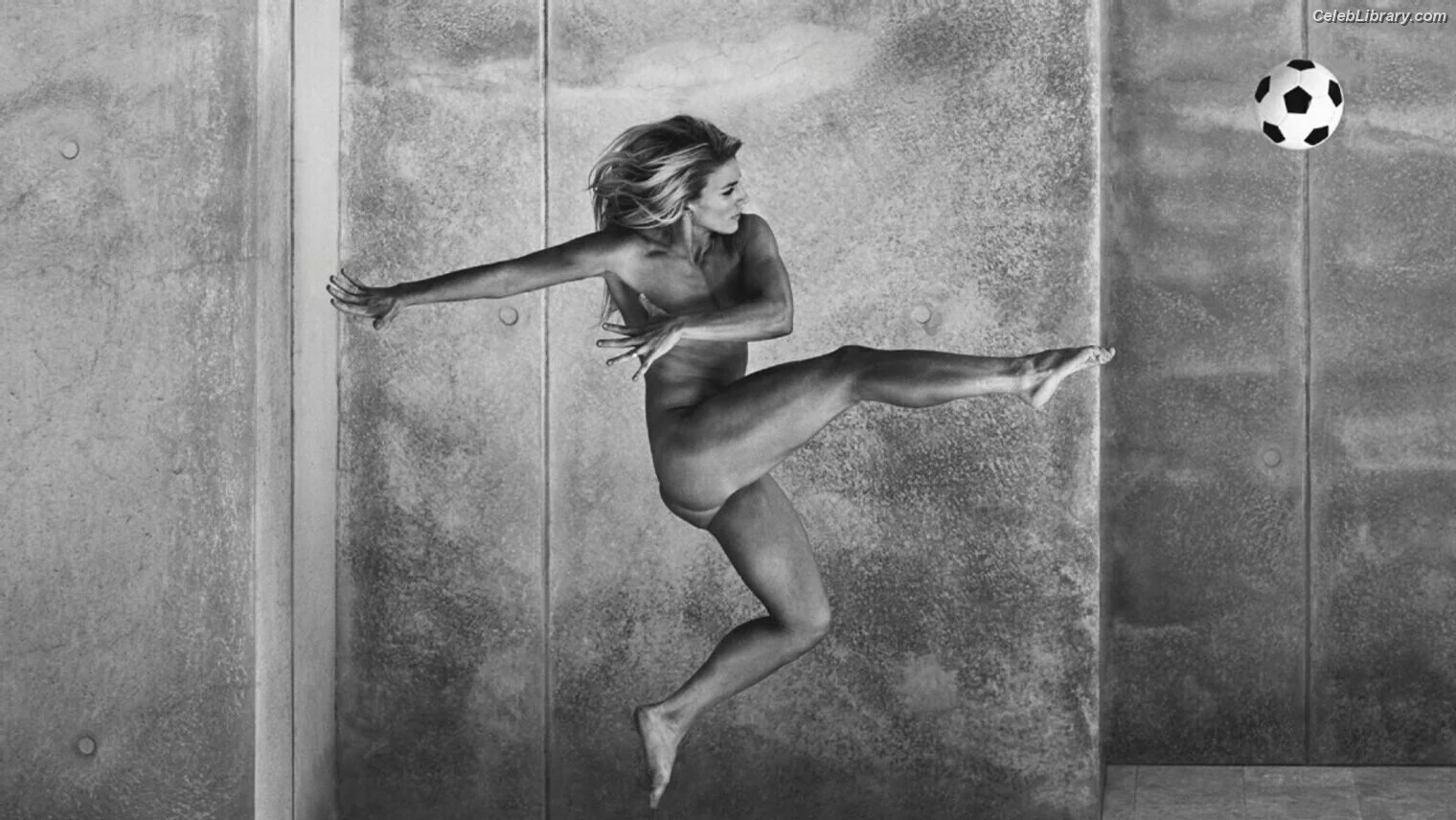 Julie Ertz photo 8 of 8