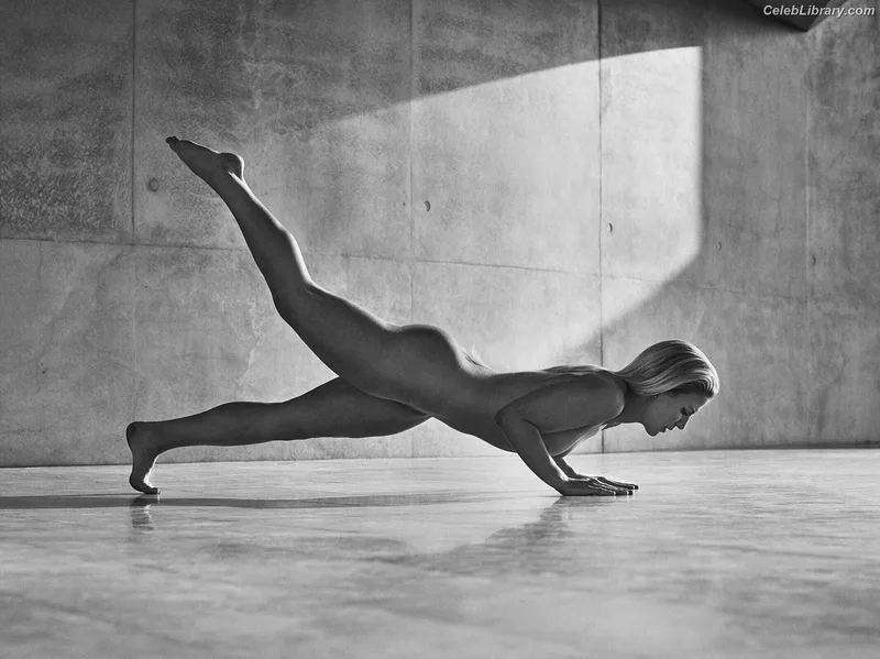 Julie Ertz photo 4 of 9