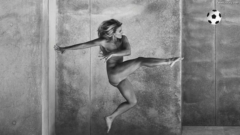 Julie Ertz photo 8 of 9