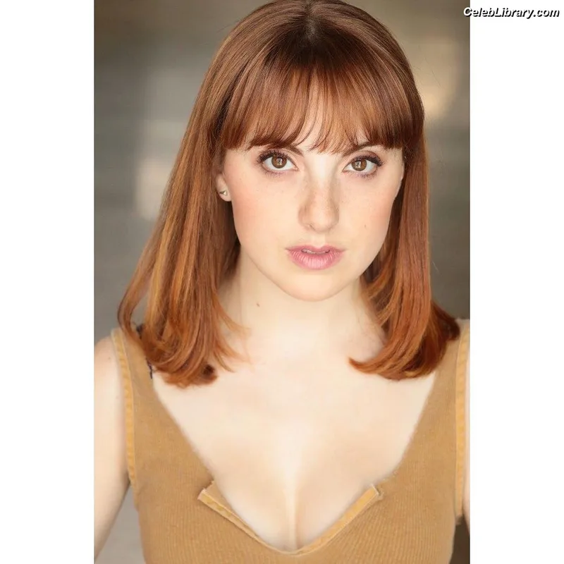 Juliette Goglia photo 21 of 33