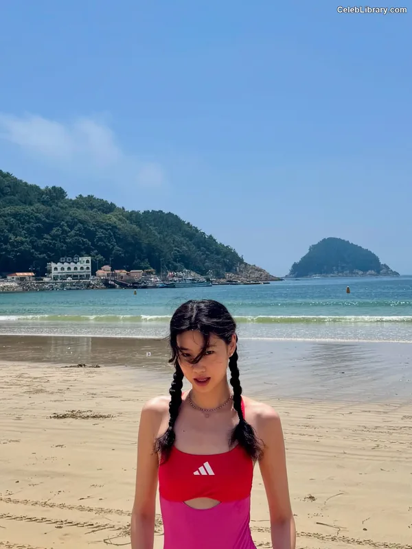 Jung Ho-yeon photo 8 of 336