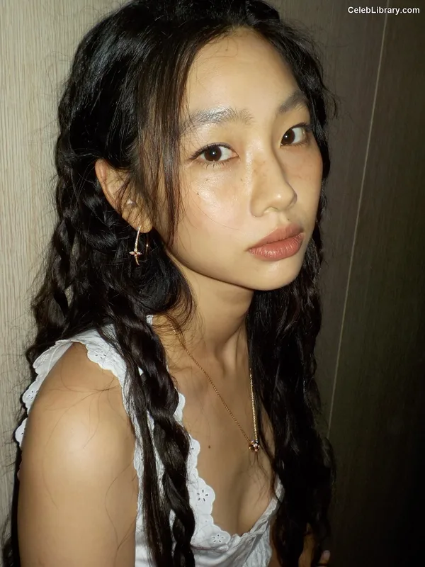 Jung Ho-yeon photo 6 of 336
