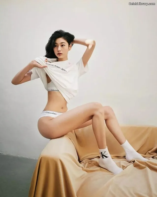 Jung Ho-yeon photo 1 of 336