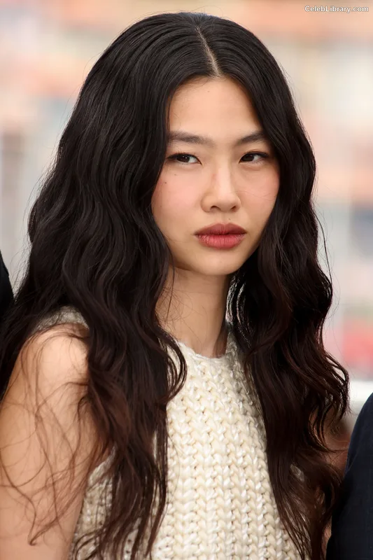 Jung Ho-yeon photo 2 of 336
