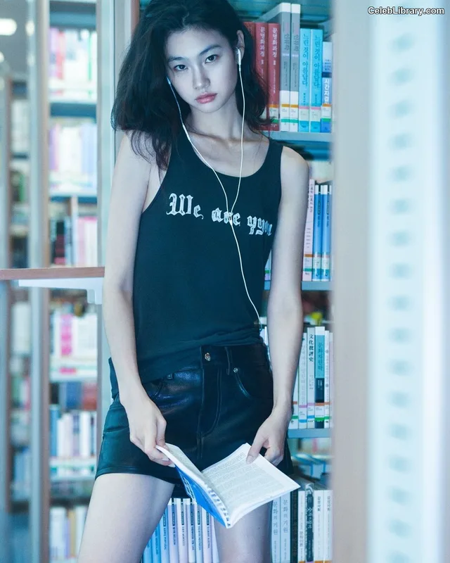 Jung Ho-yeon photo 9 of 336