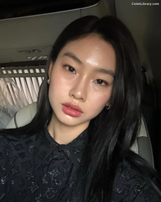 Jung Ho-yeon photo 19 of 336