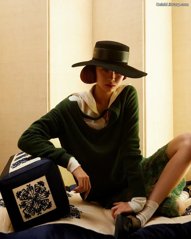 Jung Ho-yeon photo 1 of 336