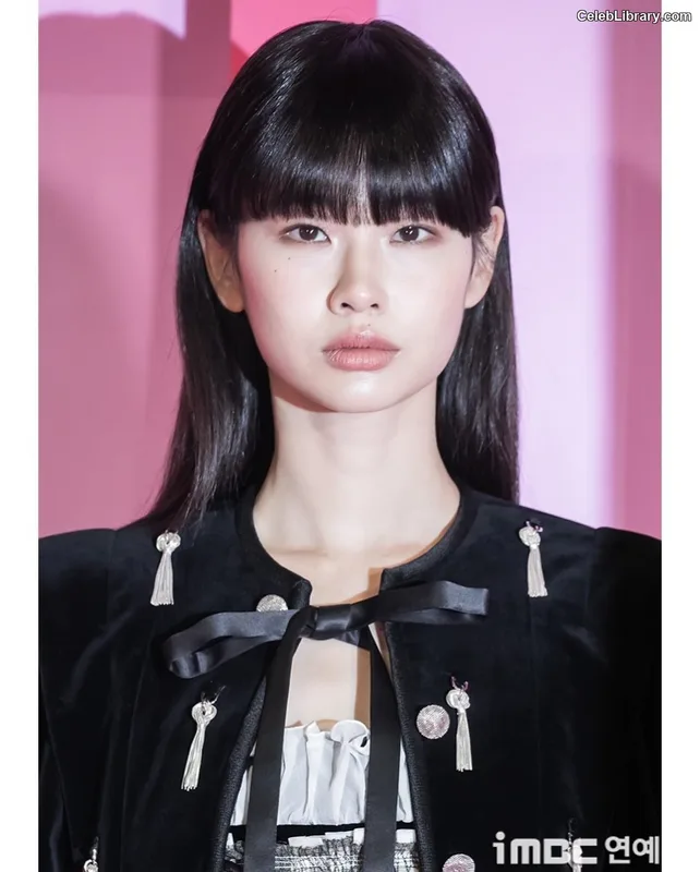 Jung Ho-yeon photo 5 of 336