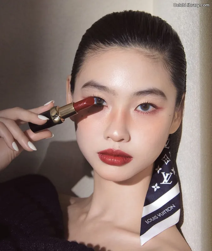 Jung Ho-yeon photo 12 of 336