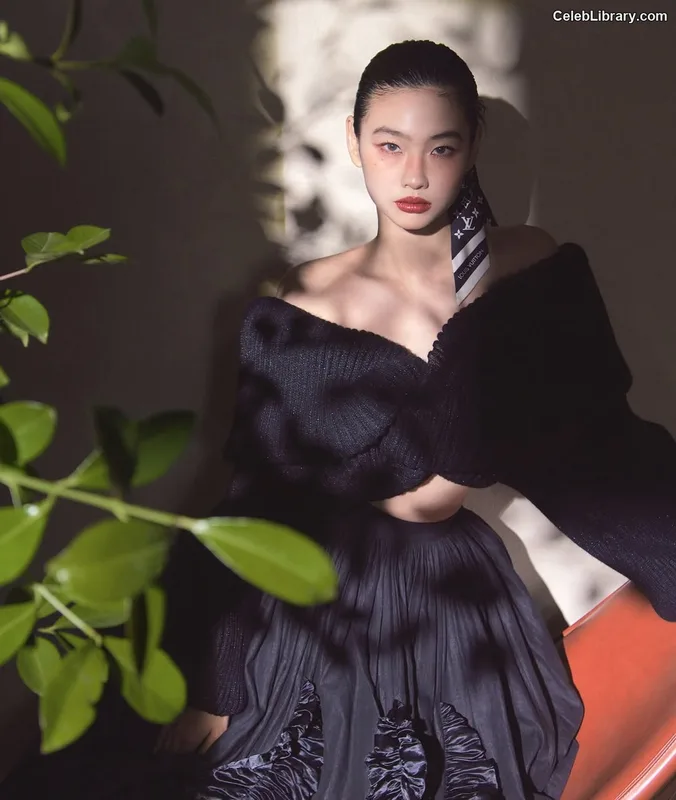 Jung Ho-yeon photo 13 of 336