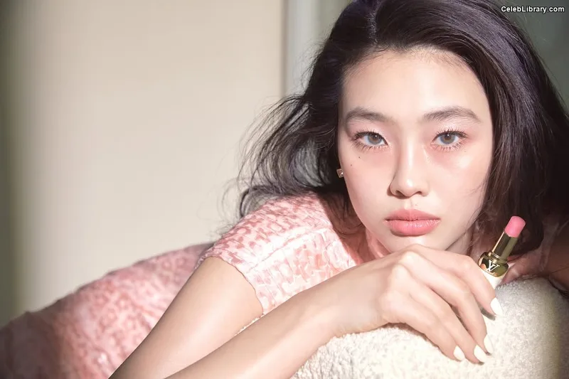 Jung Ho-yeon photo 16 of 336