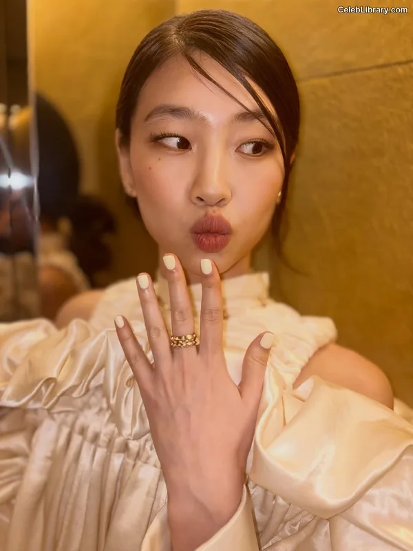 Jung Ho-yeon photo 1 of 336