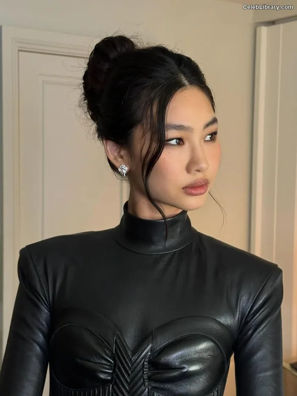Jung Ho-yeon photo 18 of 336