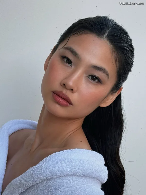 Jung Ho-yeon photo 1 of 336