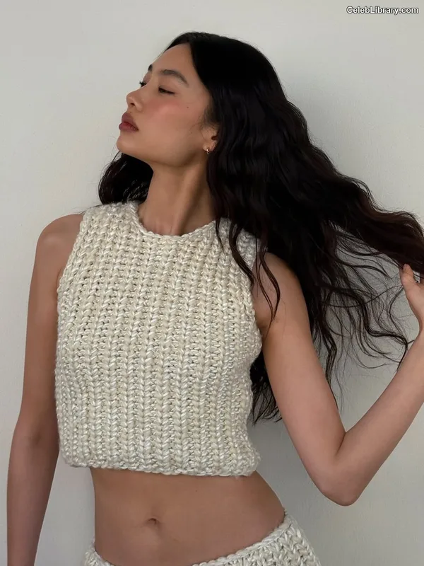 Jung Ho-yeon photo 10 of 336
