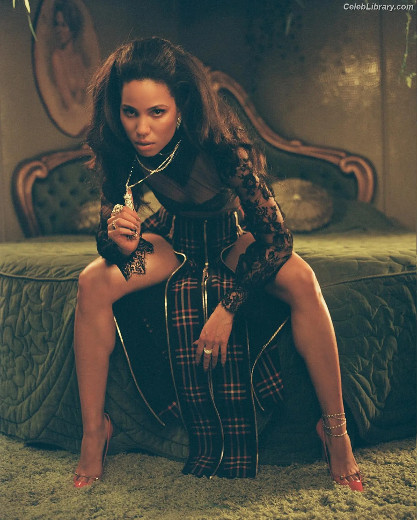 Jurnee Smollett photo 21 of 1219