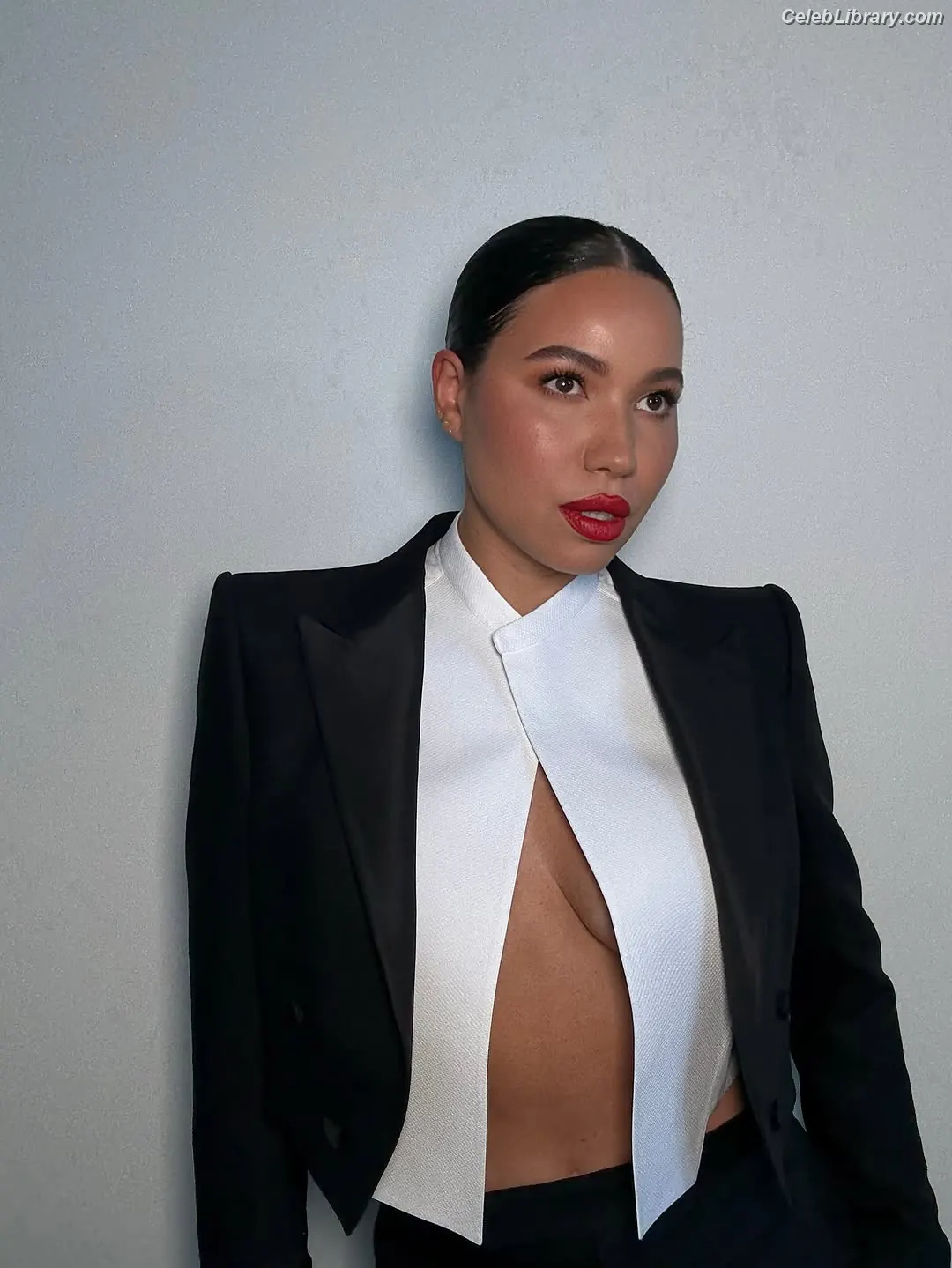Jurnee Smollett photo 1 of 1219