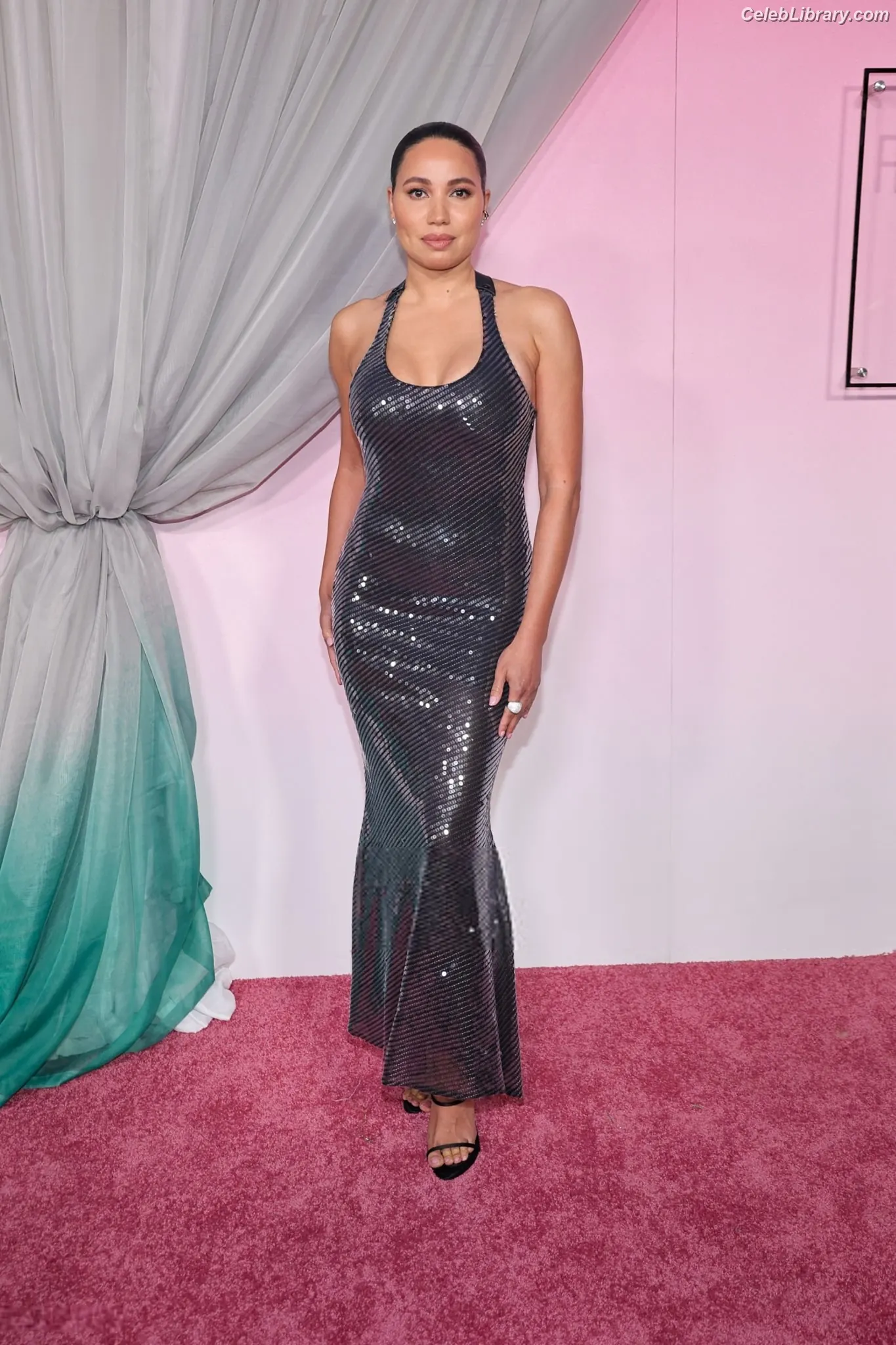 Jurnee Smollett photo 1 of 1219